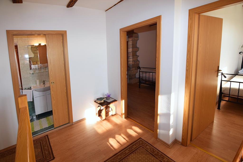 Apartment Malia Kaštelir Buitenkant foto