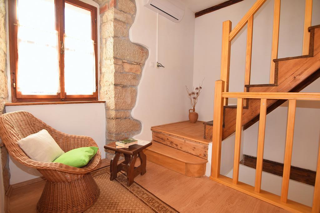 Apartment Malia Kaštelir Buitenkant foto