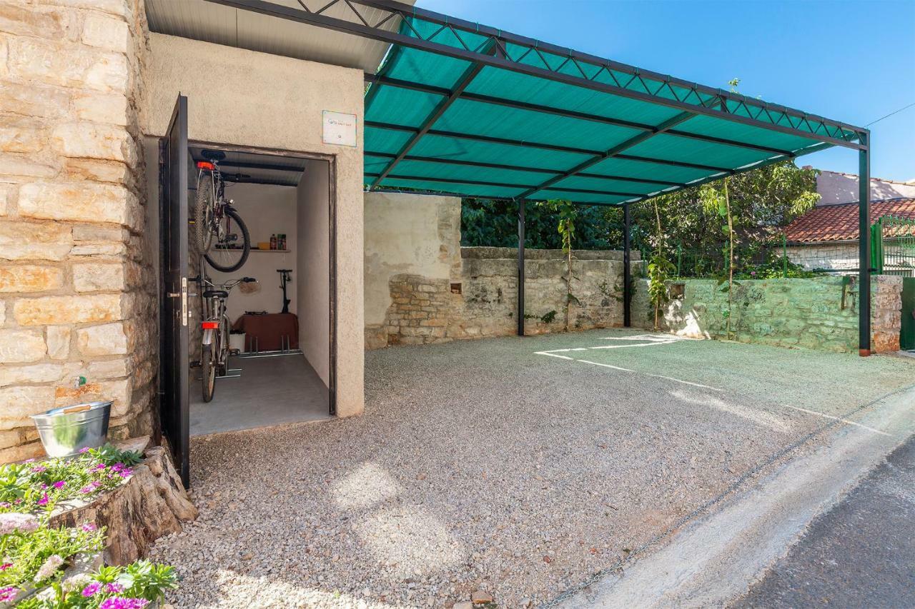 Apartment Malia Kaštelir Buitenkant foto