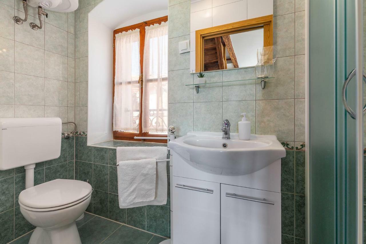 Apartment Malia Kaštelir Buitenkant foto