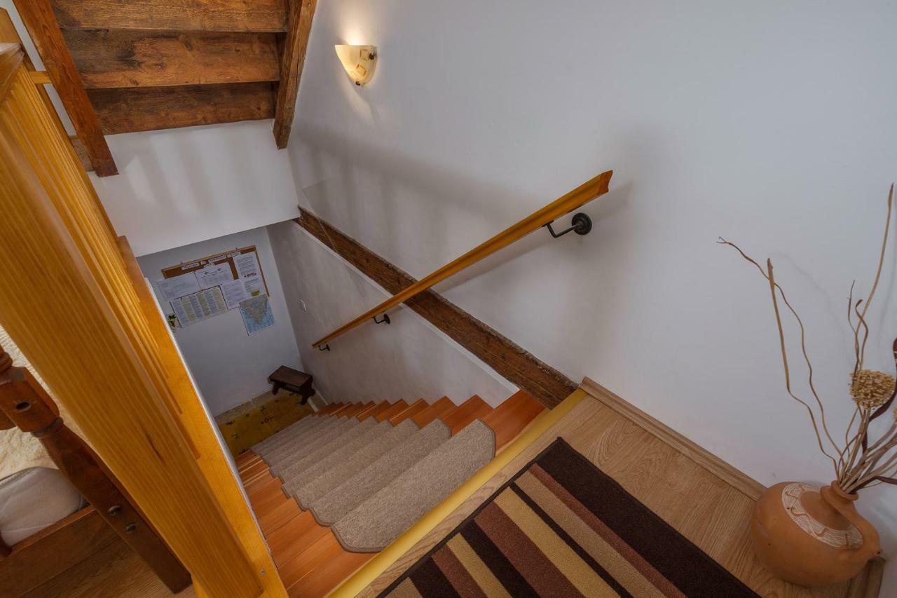 Apartment Malia Kaštelir Buitenkant foto